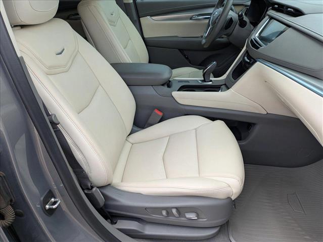Vehicle image 21 of 25