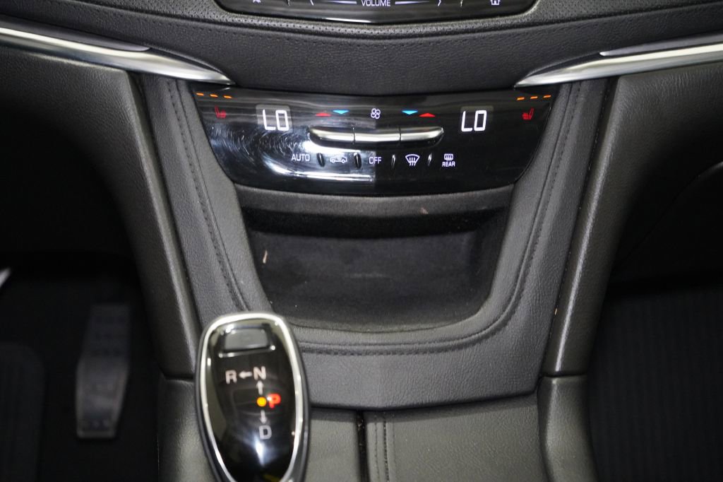 Vehicle image 33 of 39
