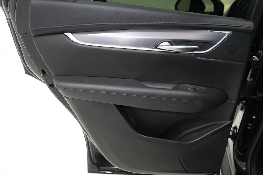Vehicle image 21 of 39
