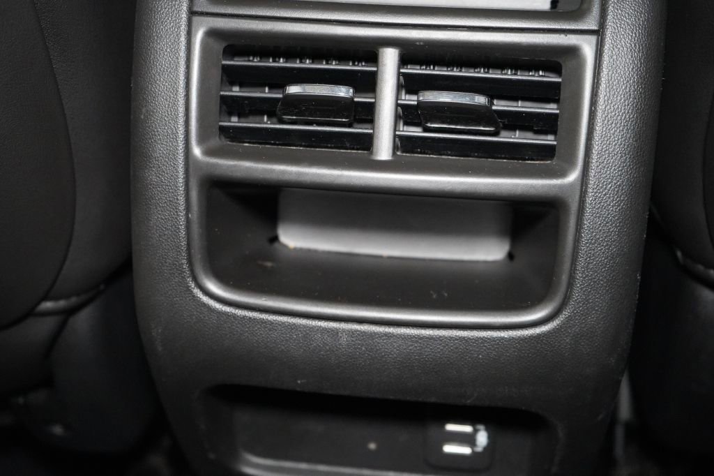 Vehicle image 35 of 39