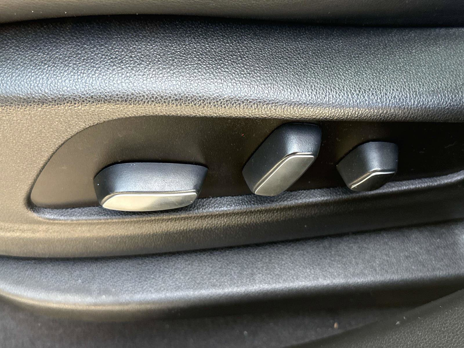 Vehicle image 20 of 30