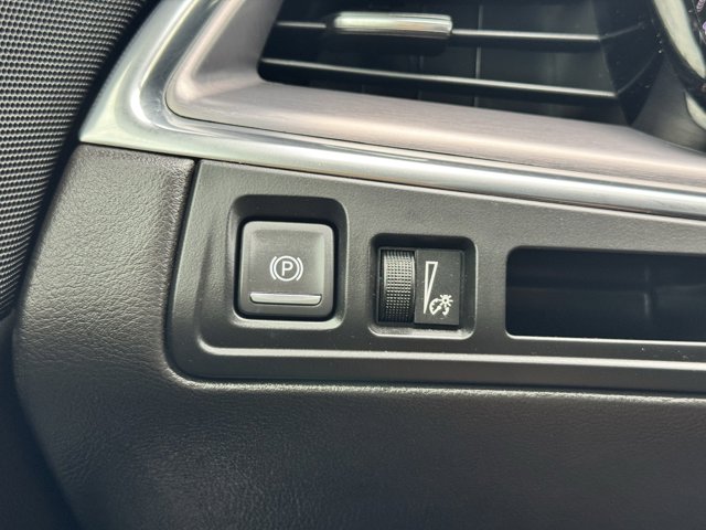 Vehicle image 23 of 25