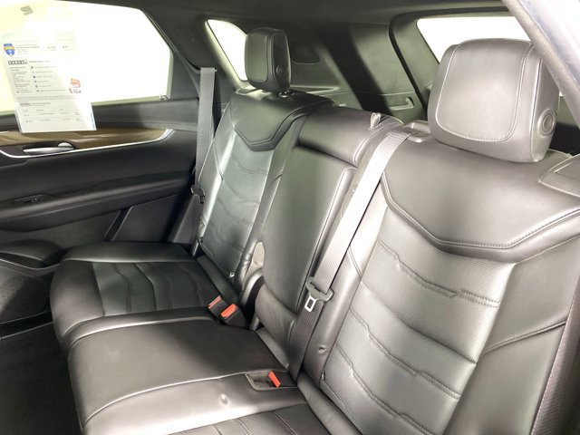 Vehicle image 33 of 36
