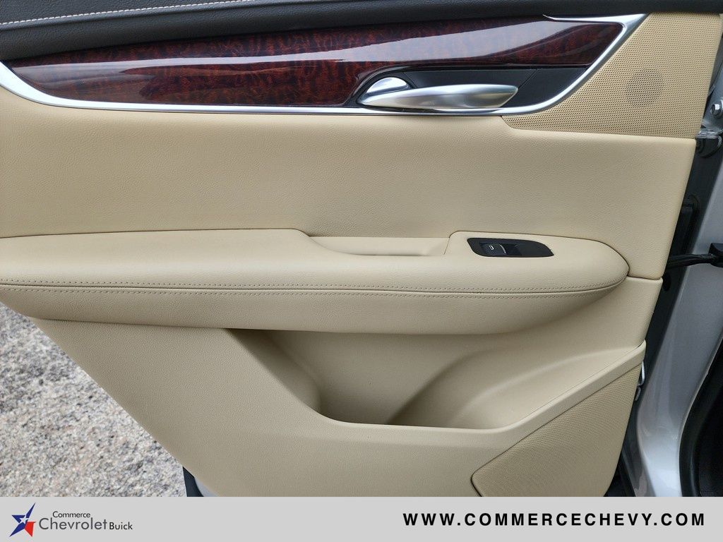 Vehicle image 19 of 44