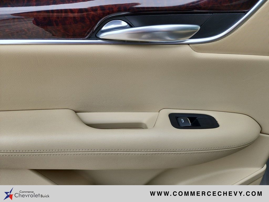 Vehicle image 21 of 44