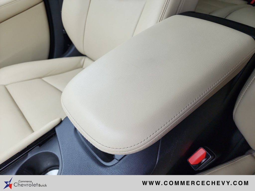 Vehicle image 26 of 44