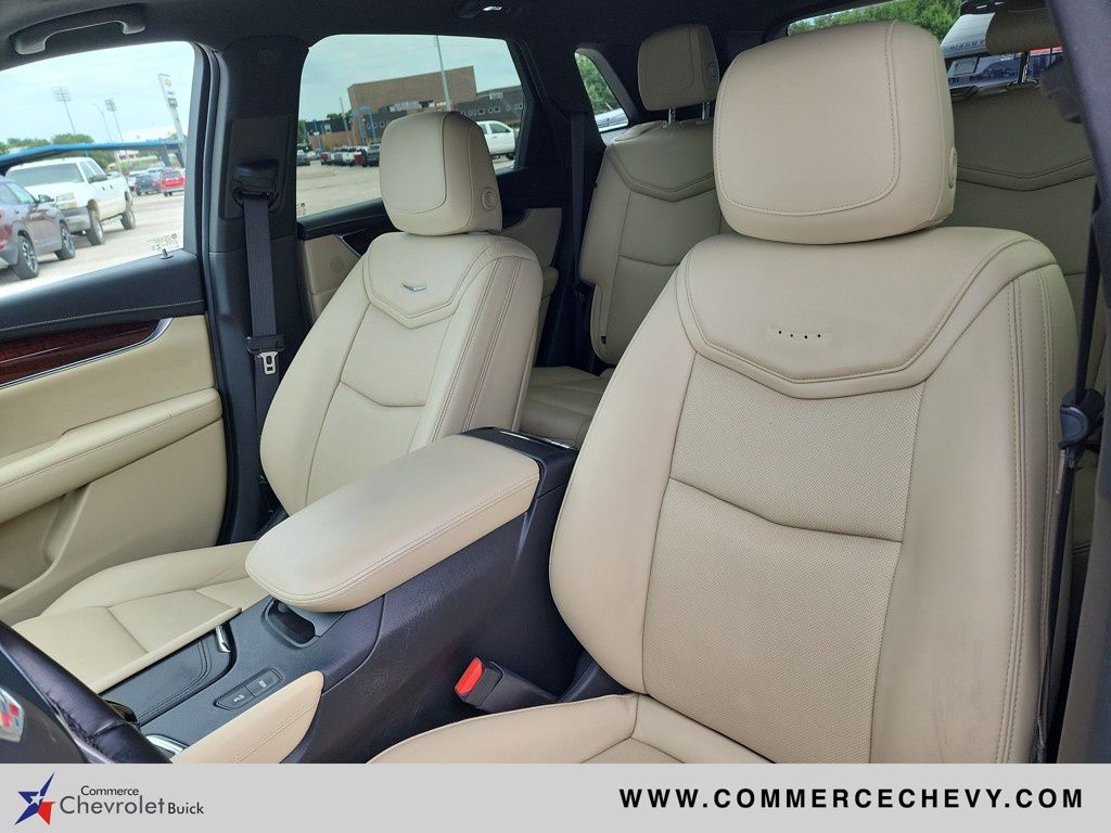 Vehicle image 12 of 44