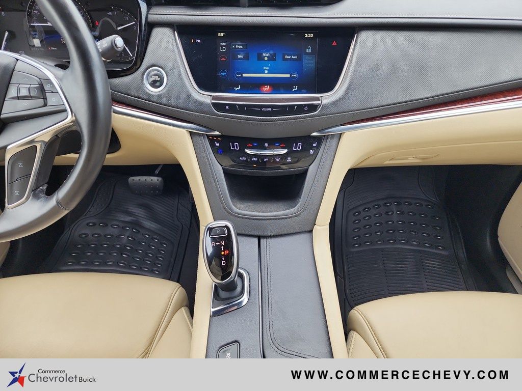 Vehicle image 16 of 44