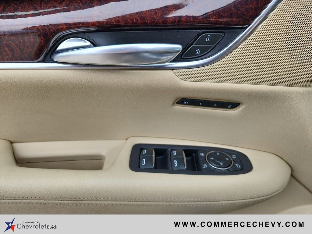 Vehicle image 33 of 44