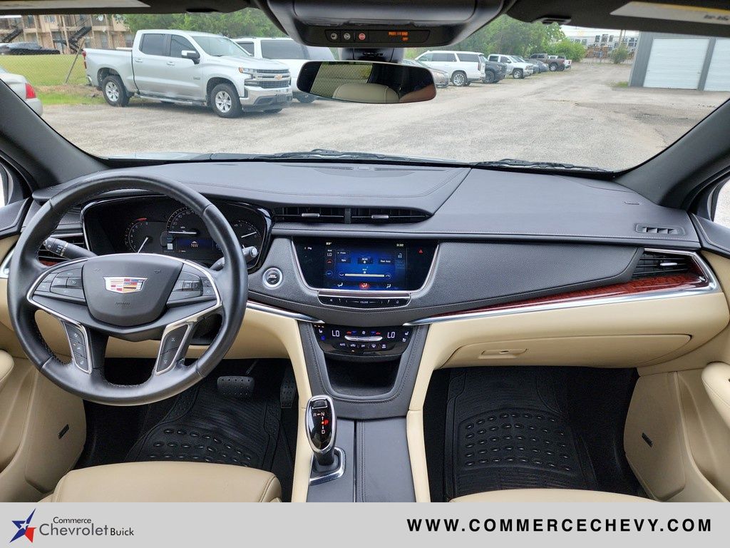 Vehicle image 13 of 44
