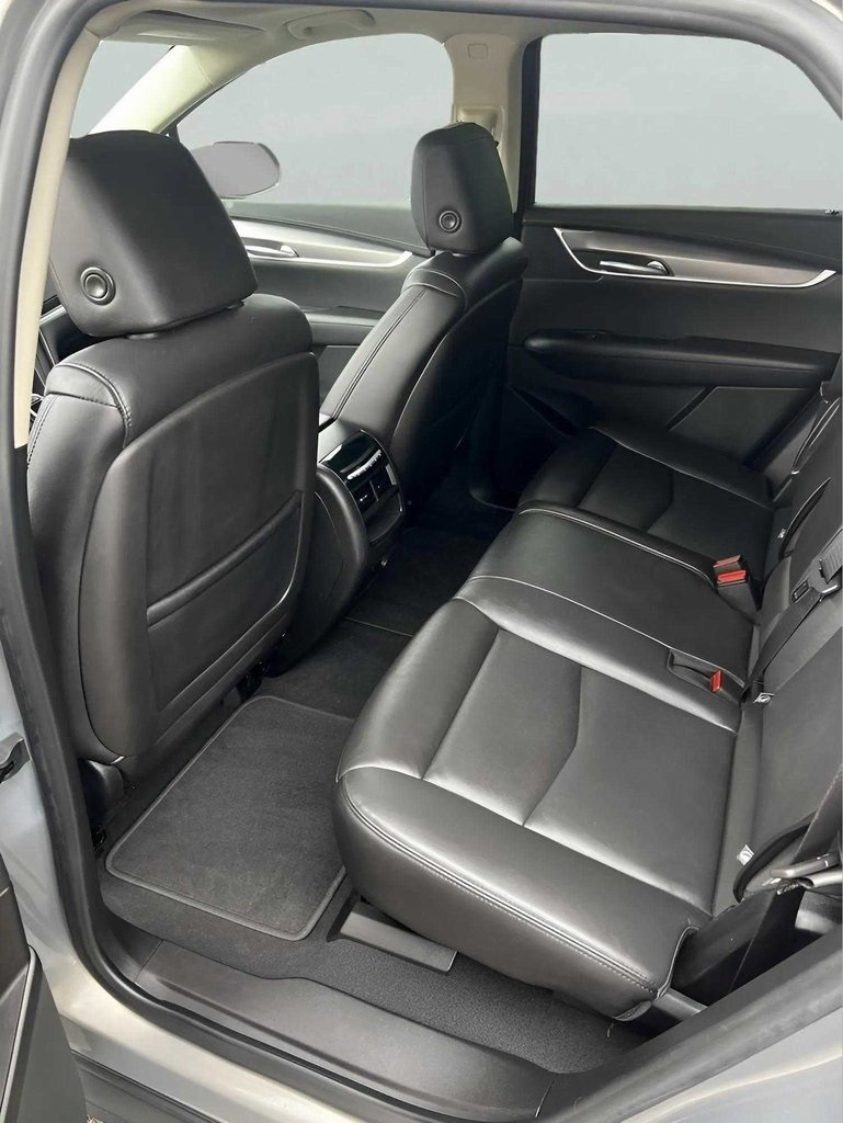 Vehicle image 13 of 20