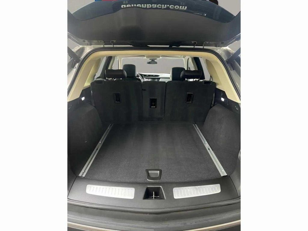 Vehicle image 10 of 20