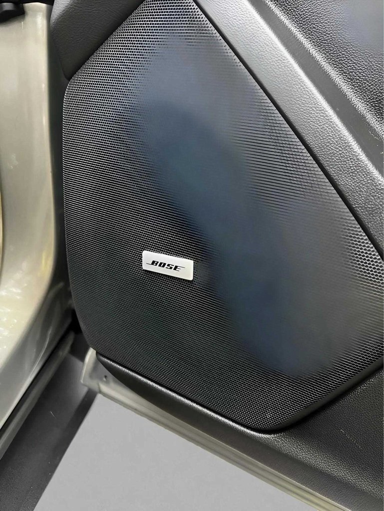 Vehicle image 16 of 20