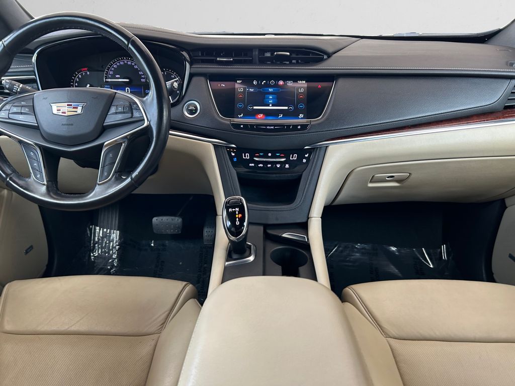 Vehicle image 10 of 24