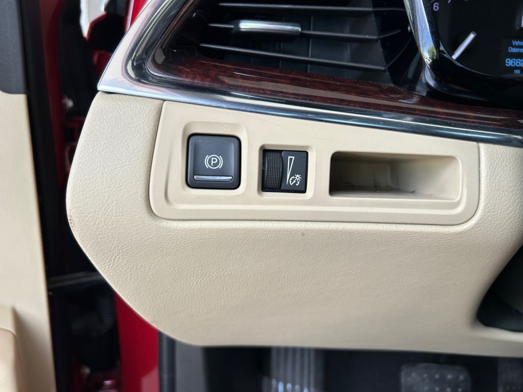 Vehicle image 21 of 24