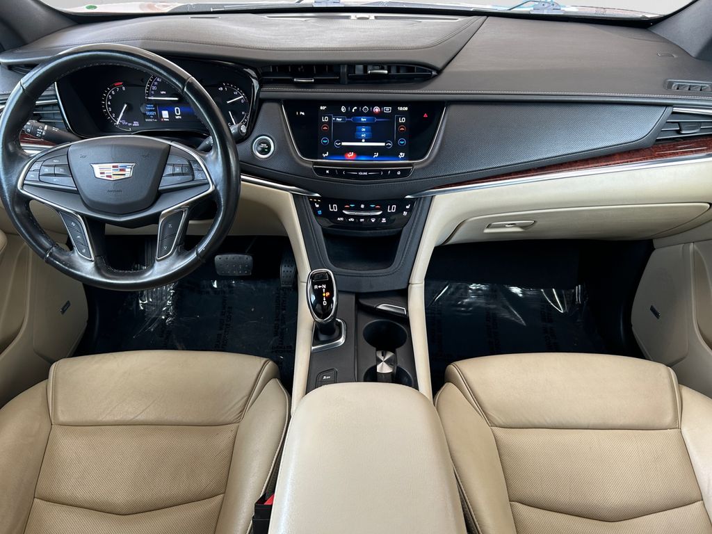 Vehicle image 11 of 24