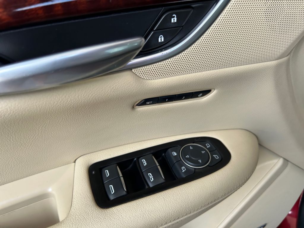 Vehicle image 20 of 24