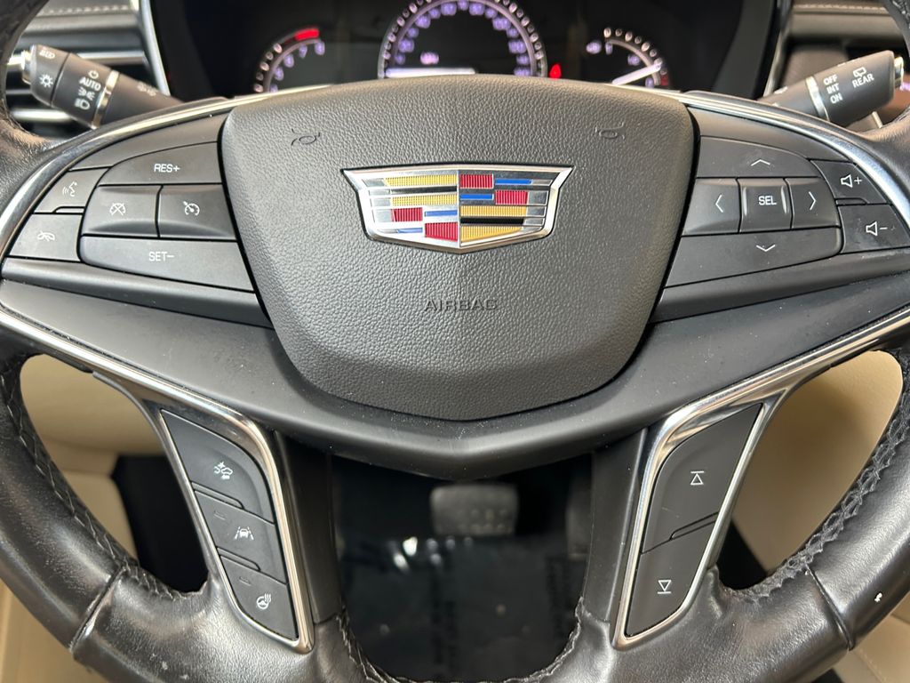 Vehicle image 17 of 24