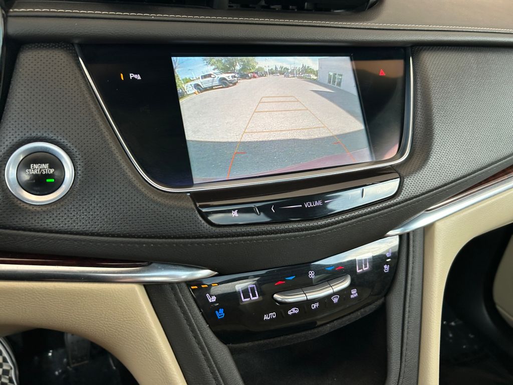 Vehicle image 23 of 24