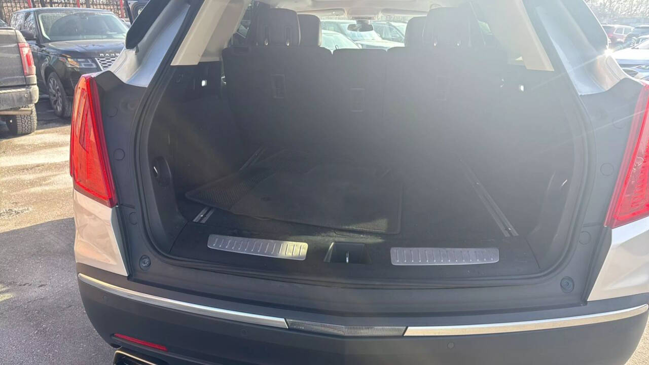 Vehicle image 14 of 16