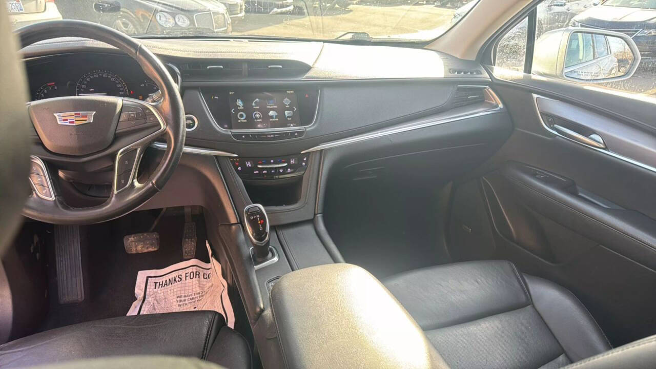 Vehicle image 11 of 16