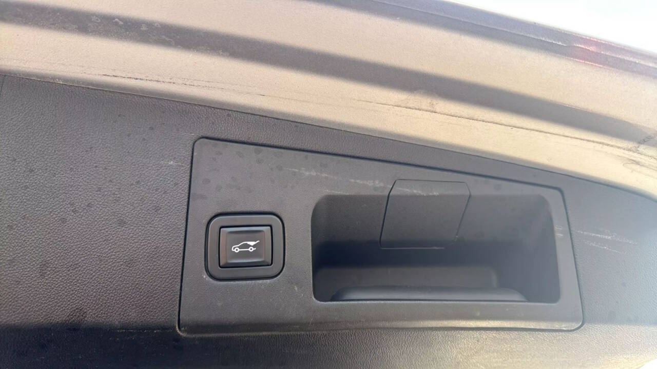 Vehicle image 16 of 16
