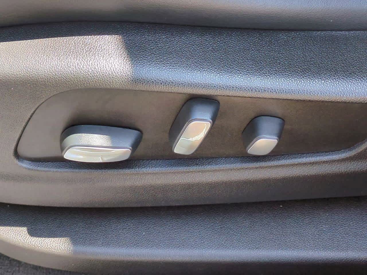 Vehicle image 16 of 36