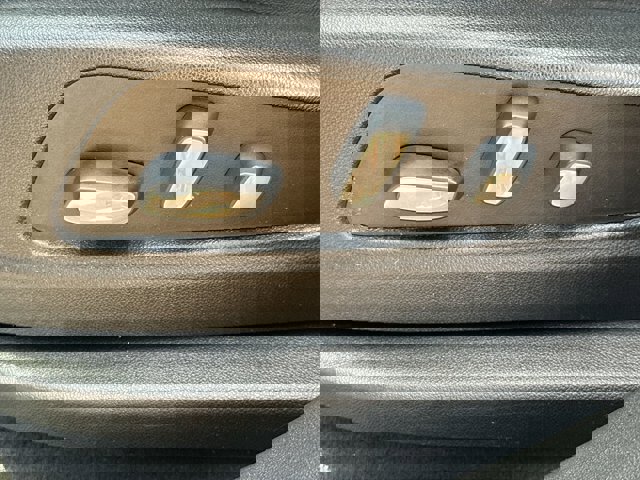 Vehicle image 25 of 27