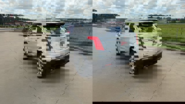 Vehicle image 8 of 27