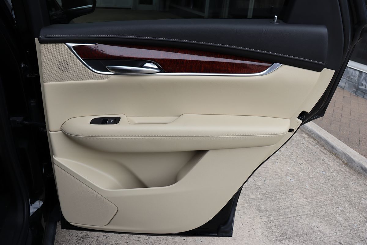 Vehicle image 43 of 52