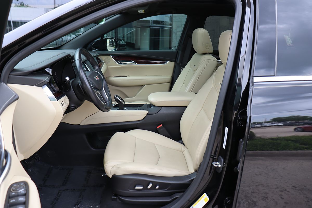Vehicle image 28 of 52