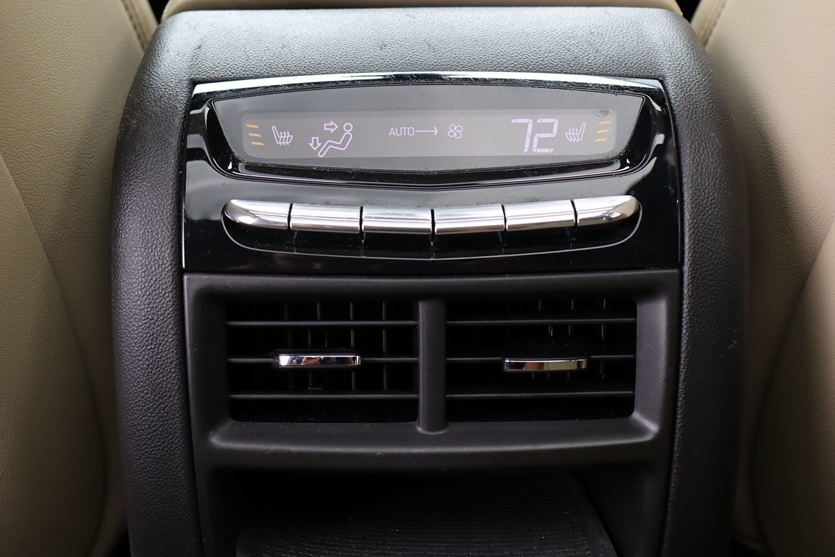 Vehicle image 26 of 52