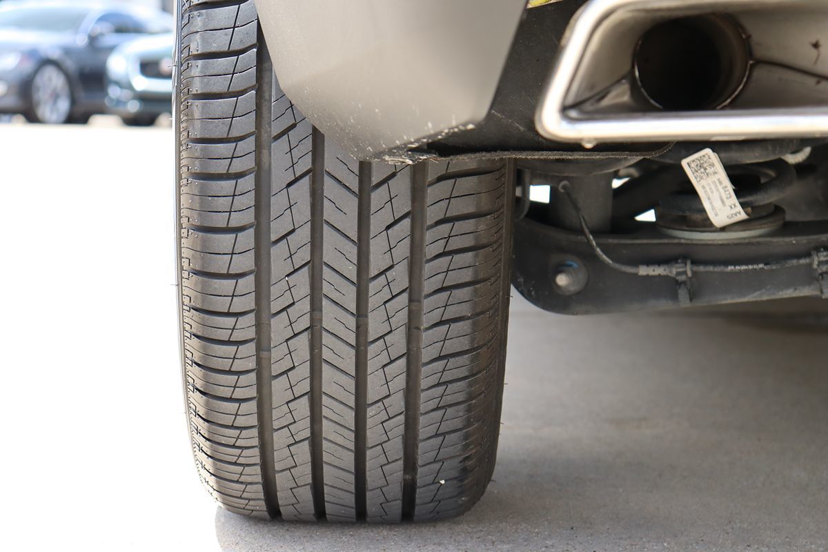 Vehicle image 46 of 52