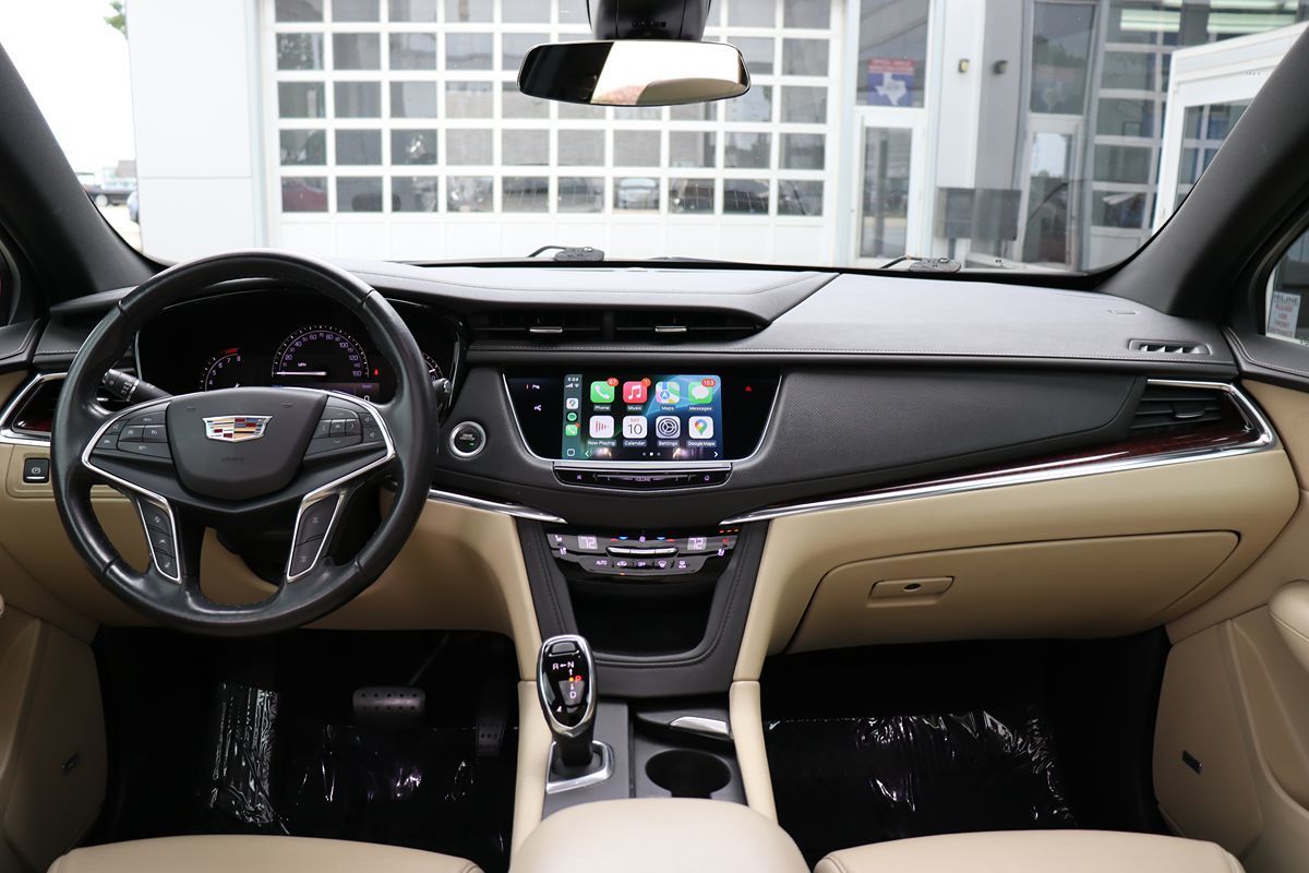 Vehicle image 11 of 52