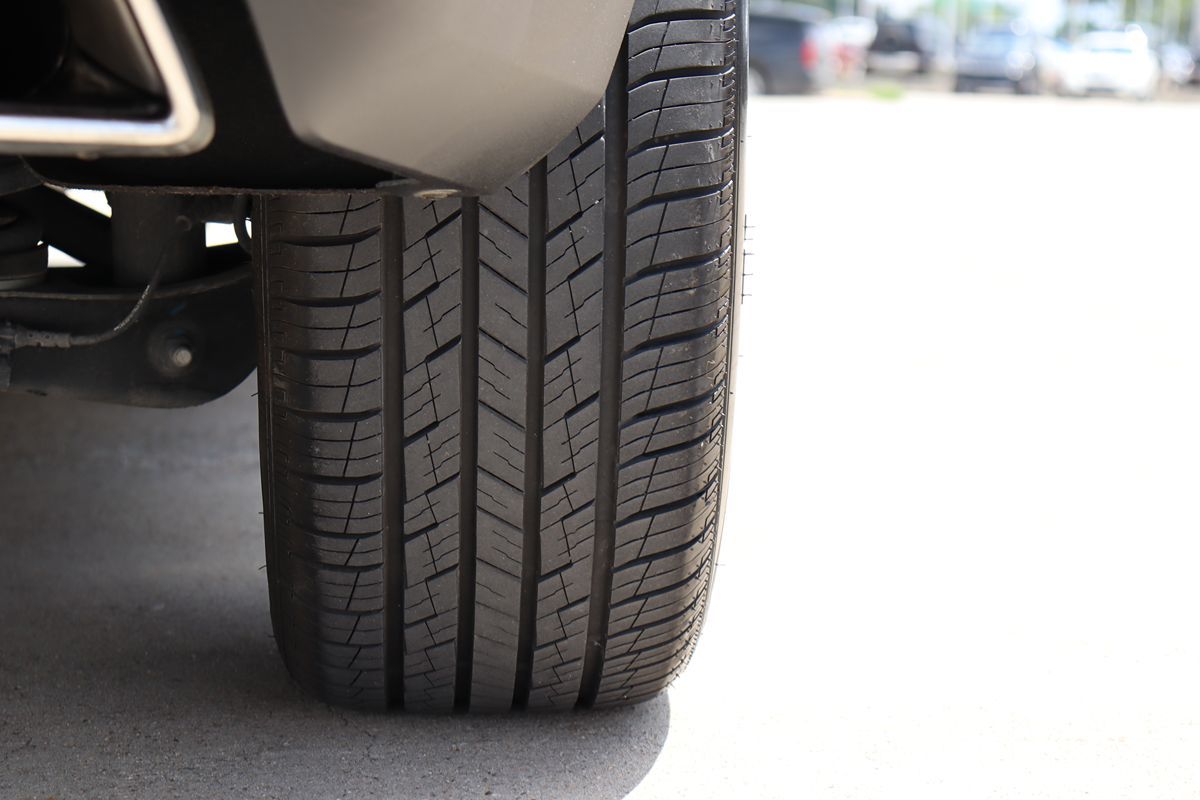 Vehicle image 47 of 52