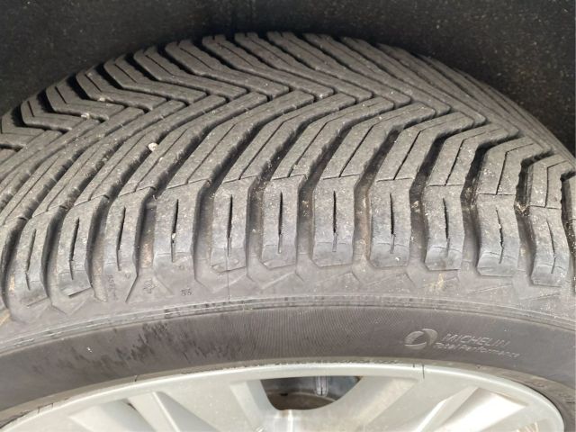 Vehicle image 29 of 42