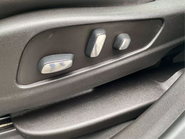 Vehicle image 21 of 42