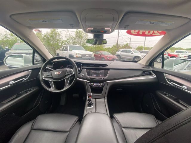 Vehicle image 33 of 42