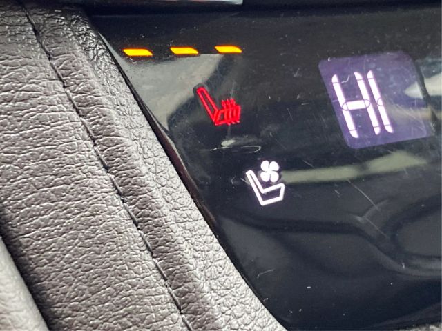 Vehicle image 40 of 42
