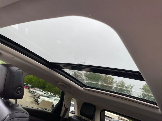 Vehicle image 23 of 42