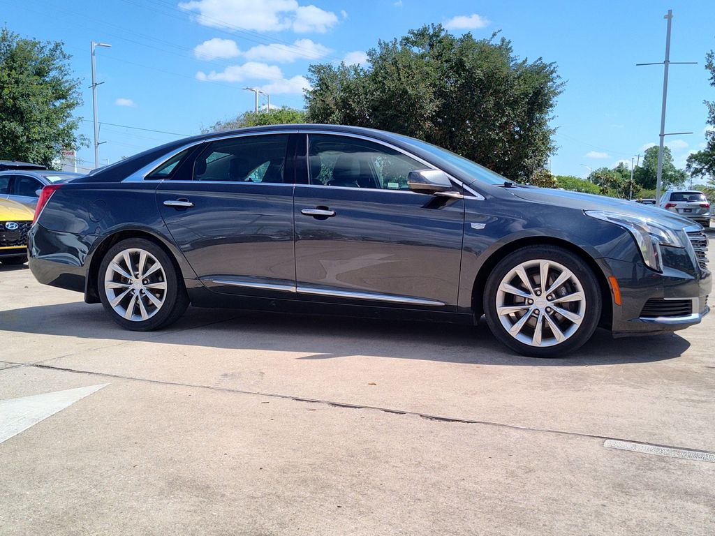 2019 Cadillac XTS Base Image 2 of 37