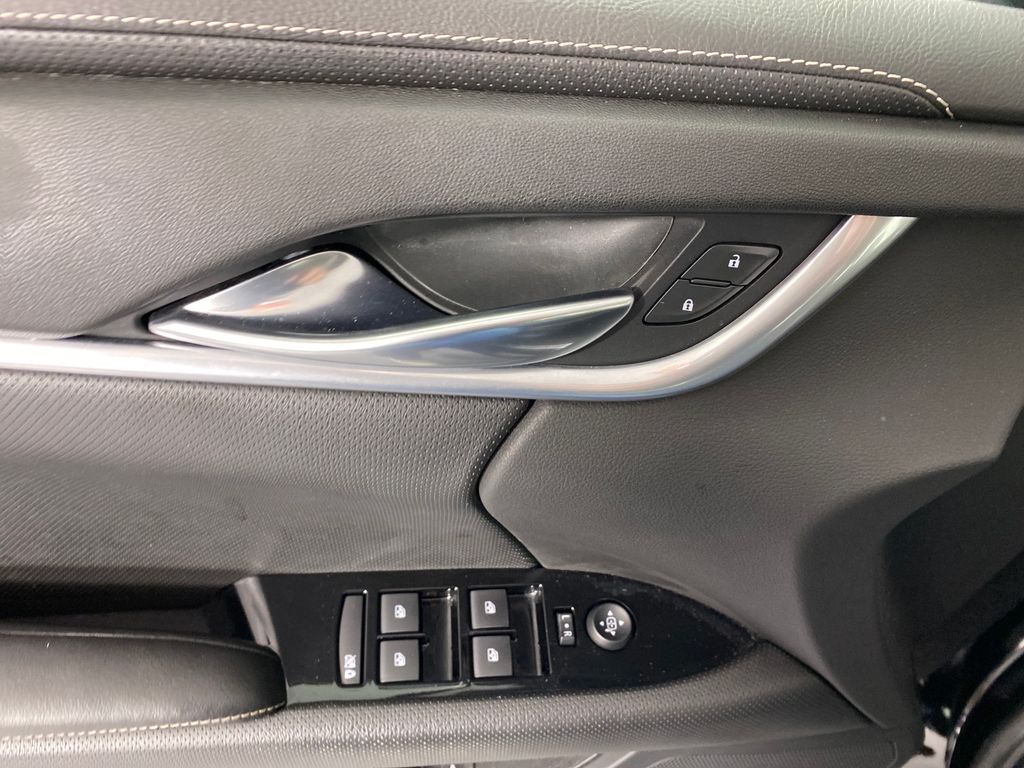 Vehicle image 11 of 32