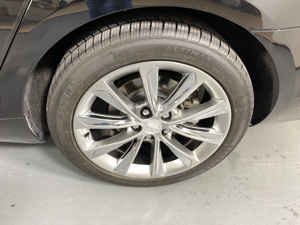 Vehicle image 25 of 32