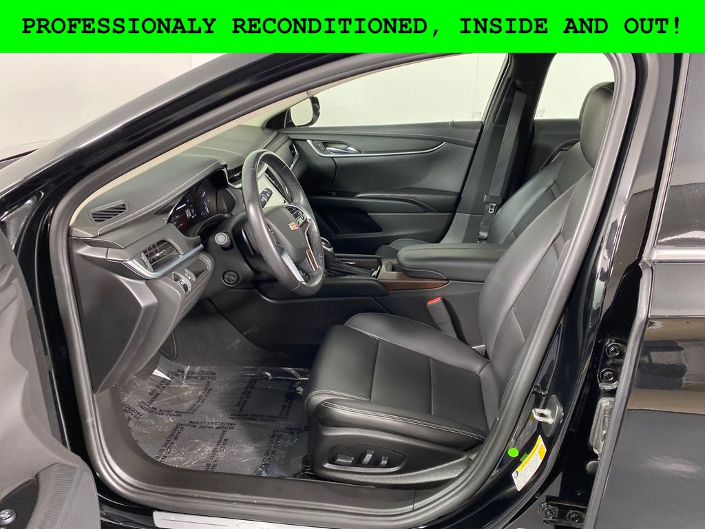 Vehicle image 7 of 32
