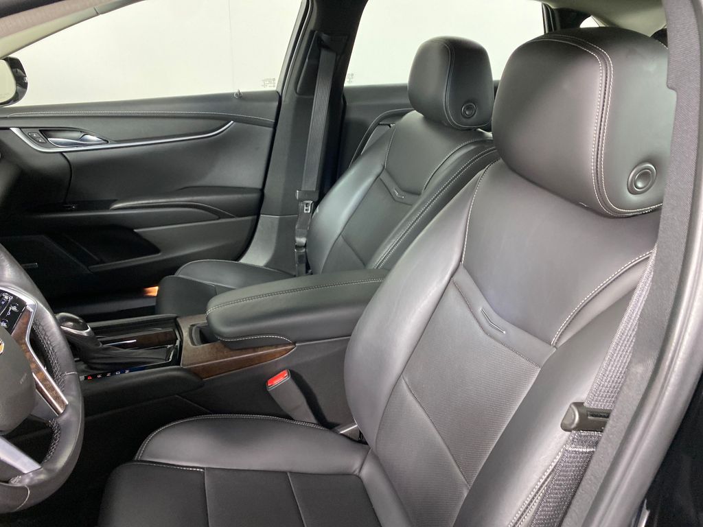 Vehicle image 8 of 32