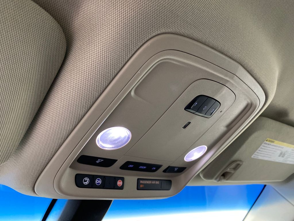 Vehicle image 22 of 32