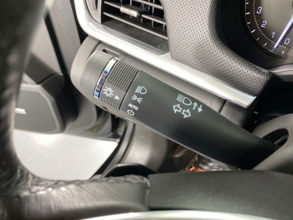 Vehicle image 16 of 32