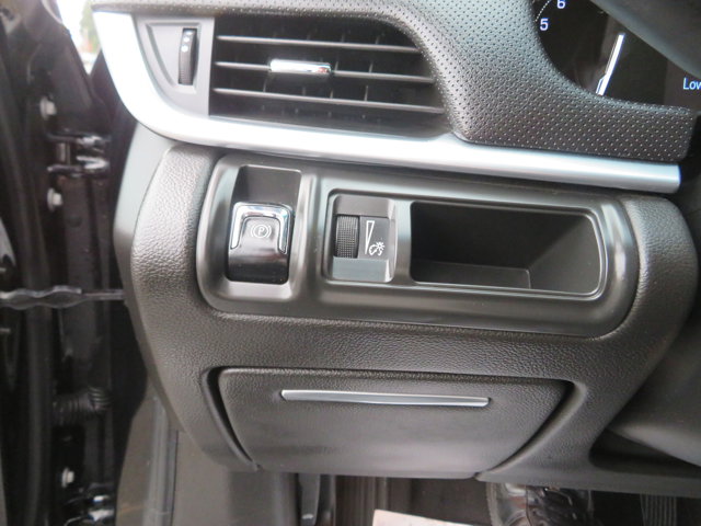 Vehicle image 32 of 36