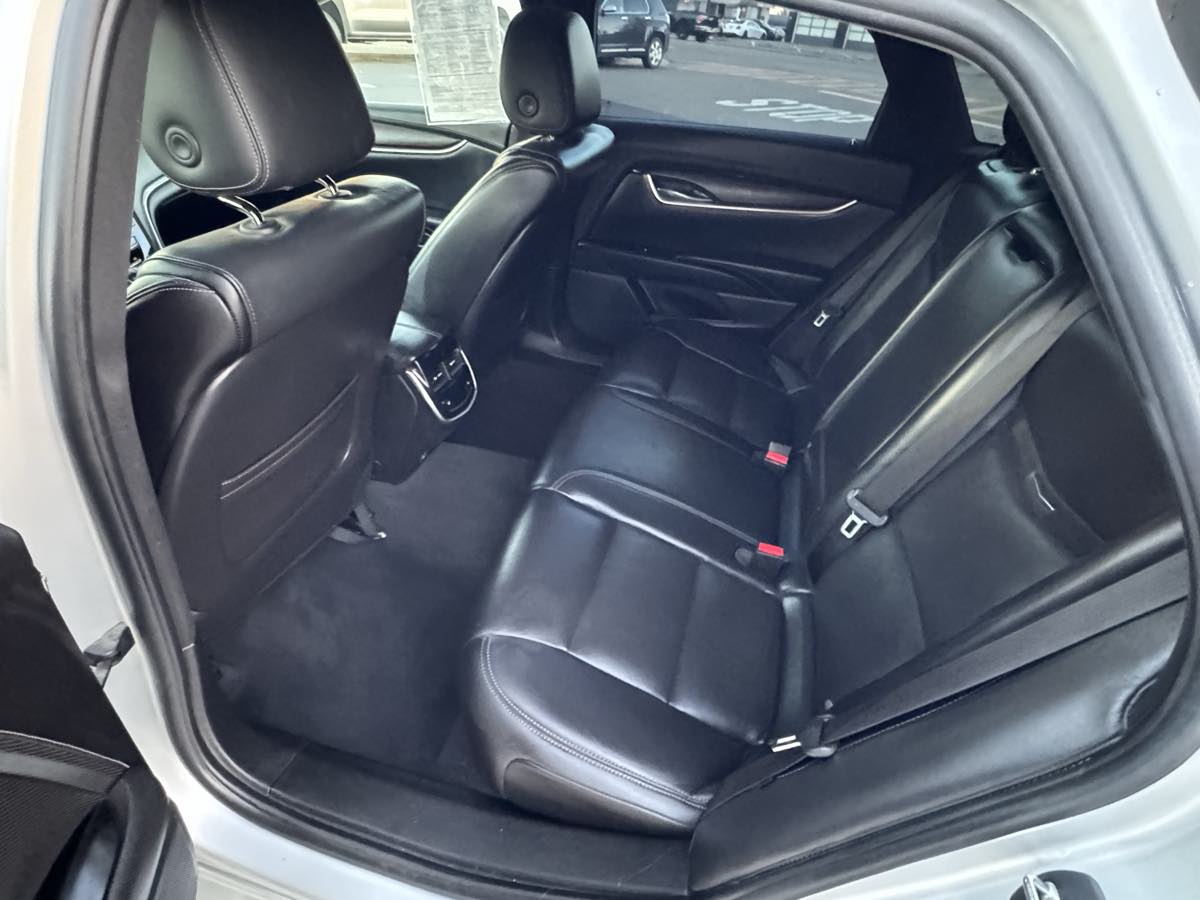 2019 Cadillac XTS Luxury Image 6 of 15