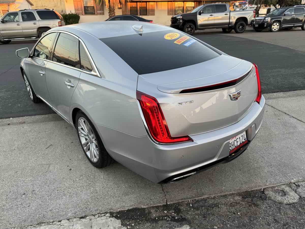 2019 Cadillac XTS Luxury Image 4 of 15